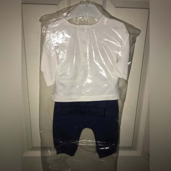 Brand new baby boys mickey and Pluto 2 piece set - Picture 4 of 4